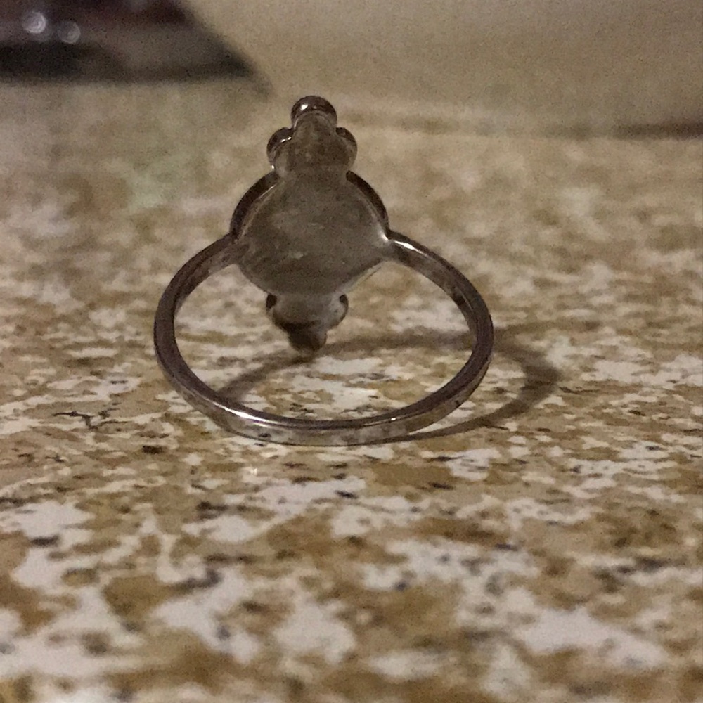 Silver ring size 7.5 - Picture 2 of 3